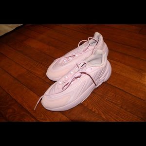 Adidas Ozelia in Pink